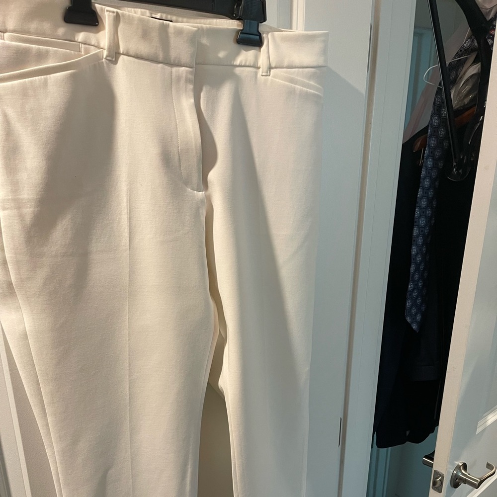 Women’s size 14 Off white like new Anne Taylor ankle free pant- cropped pant